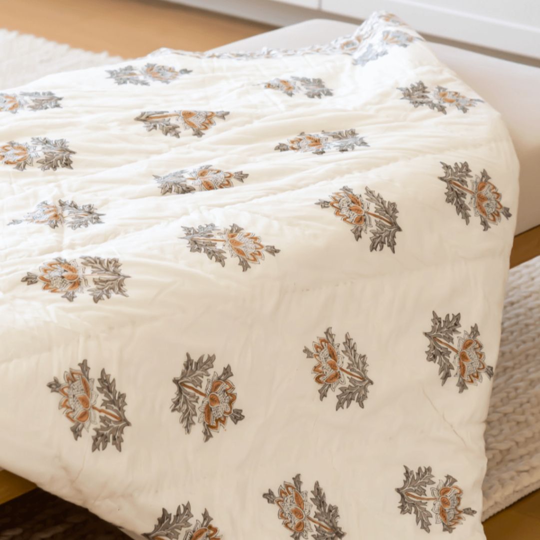 White quilt/ bedspread